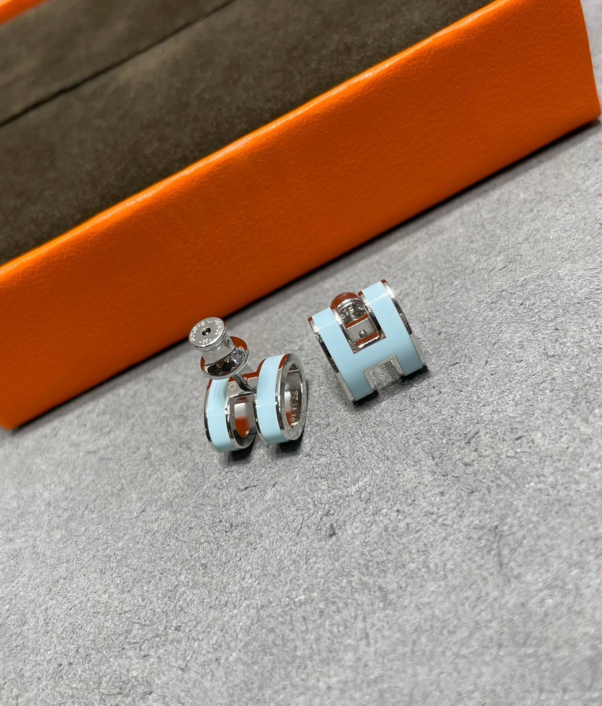 [⭐Clover Jewelry]POP H SKY BLUE STUD EARRINGS