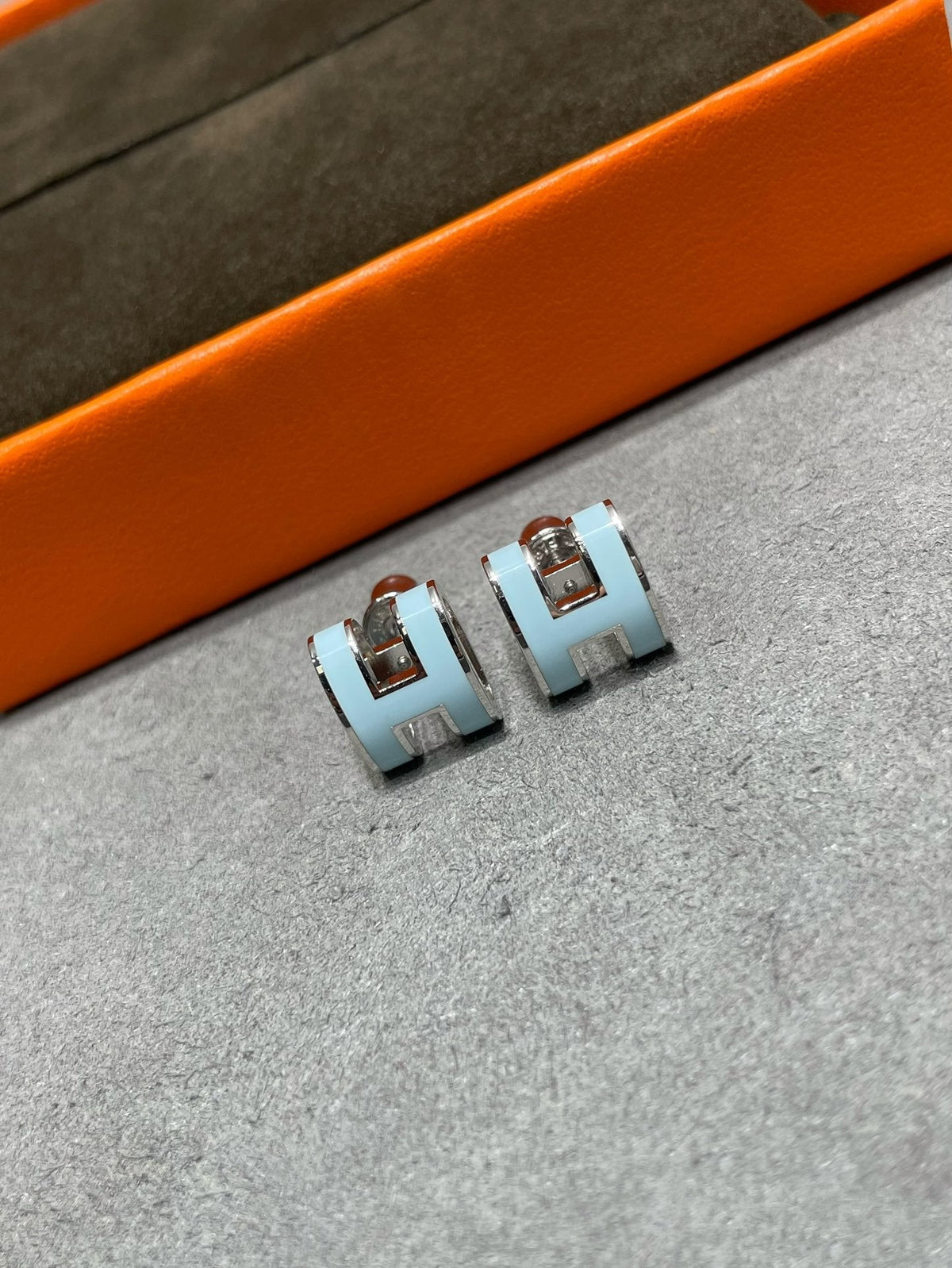 [⭐Clover Jewelry]POP H SKY BLUE STUD EARRINGS