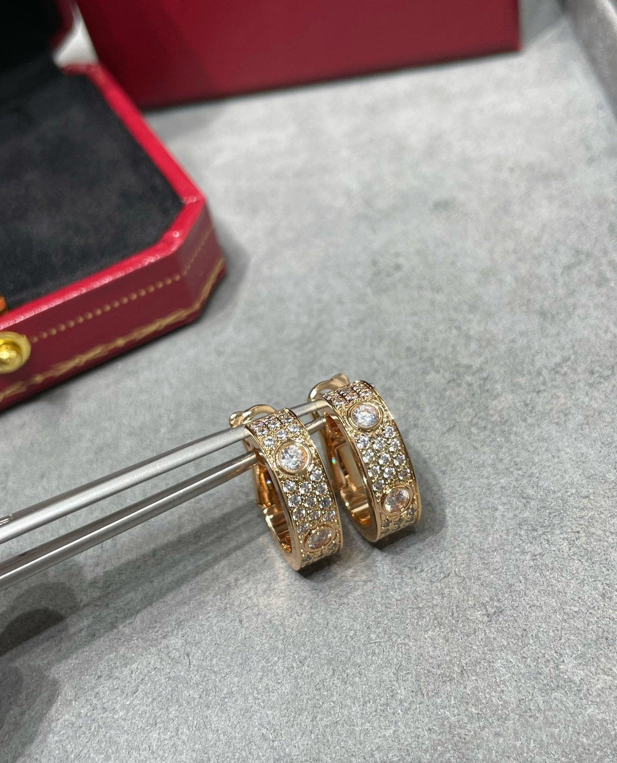 [⭐Clover Jewelry]LOVE 5.5MM DIAMOND PAVED EARRINGS