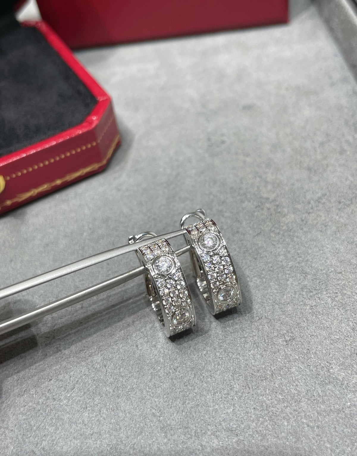 [⭐Clover Jewelry]LOVE 5.5MM DIAMOND PAVED EARRINGS