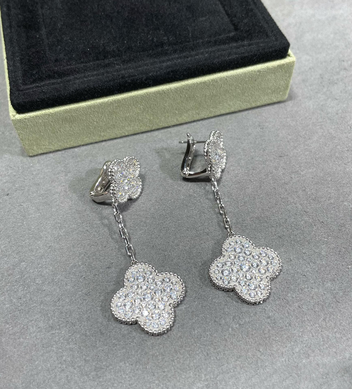 [⭐Clover Jewelry]CLOVER 2 MOTIFS DIAMOND PAVED SILVER EARRINGS