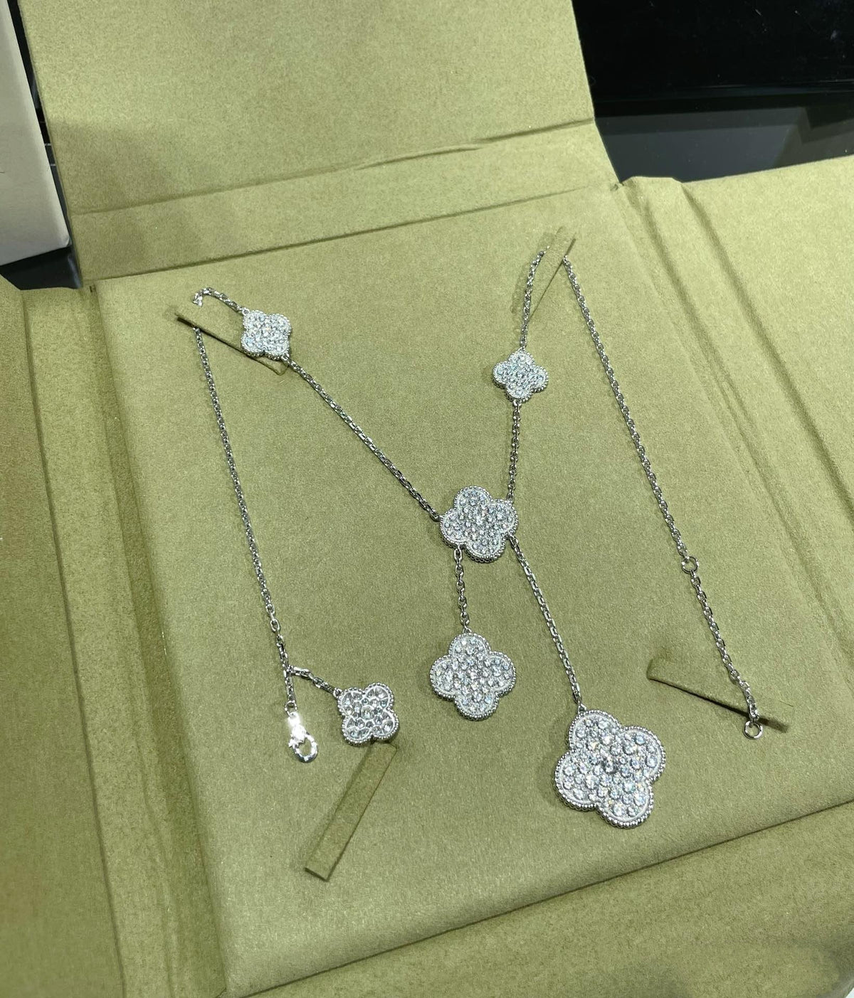 [⭐Clover Jewelry]CLOVER 6 MOTIF DIAMOND PAVED NECKLACE