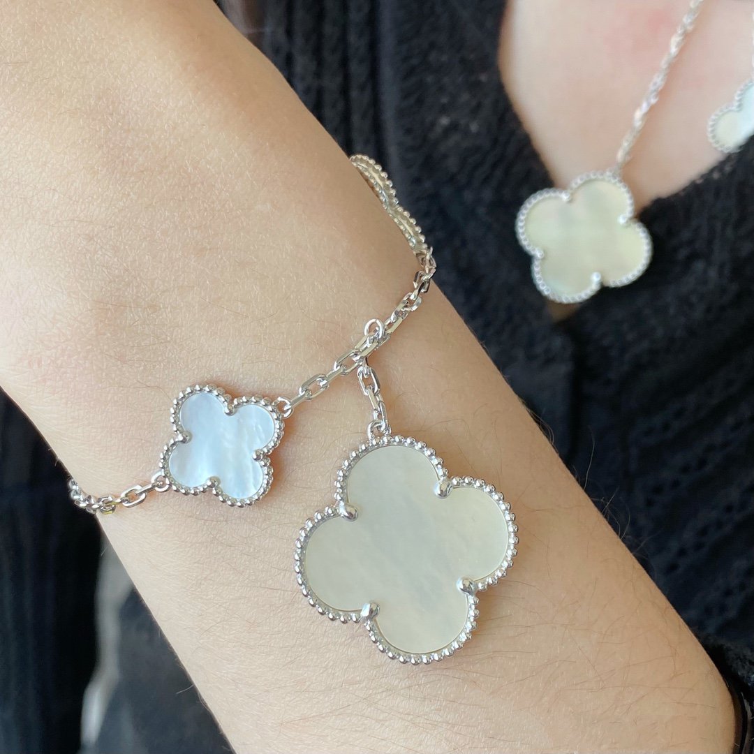 [⭐Clover Jewelry]CLOVER 5 MOTIF WHITE MOP SILVER BRACELET