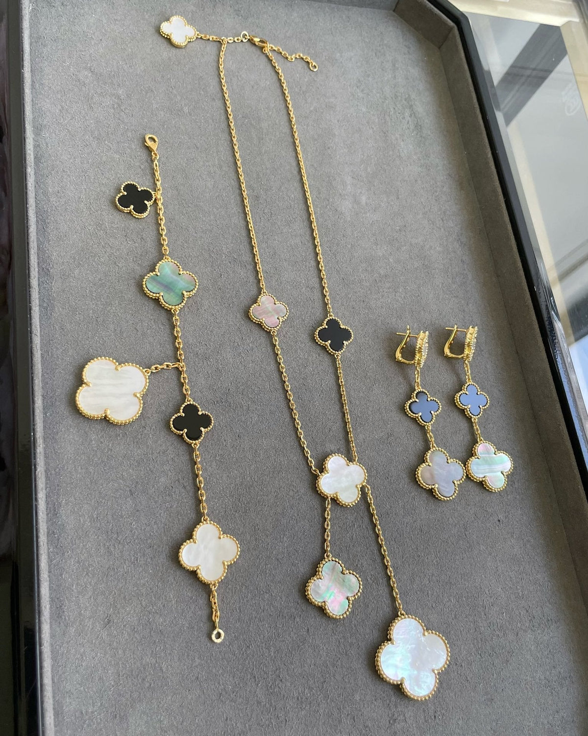 [⭐Clover Jewelry]CLOVER 3 MOTIF MOP ONYX DARK MOP PINK GOLD EARRINGS