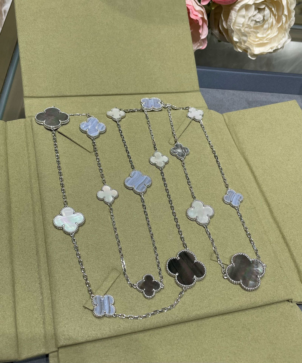 [⭐Clover Jewelry]CLOVER 16 MOTIF CHALCEDONY MOP SILVER NECKLACE