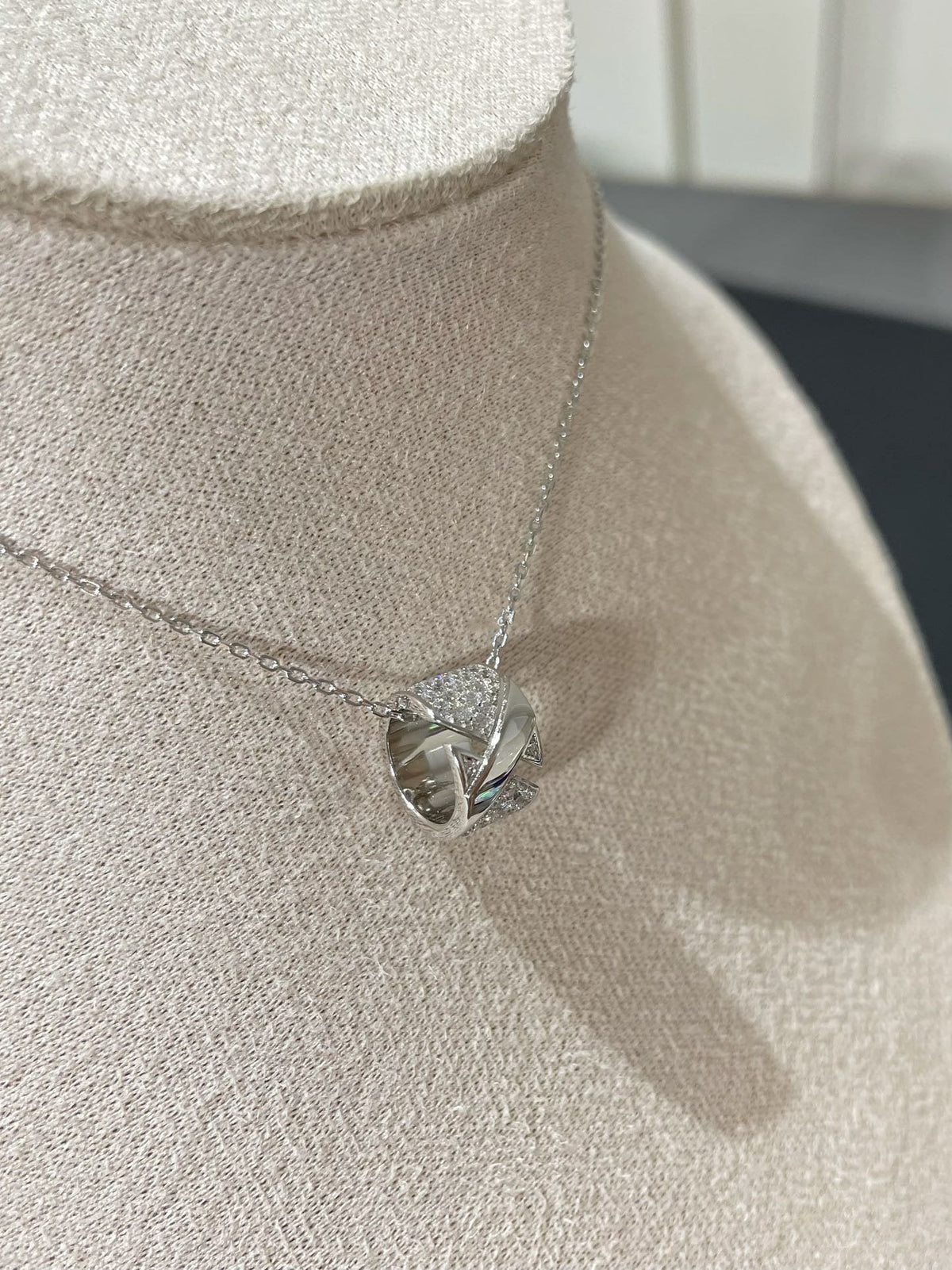[⭐Clover Jewelry]LIENS EVIDENCE DIAMOND PAVED NECKLACE