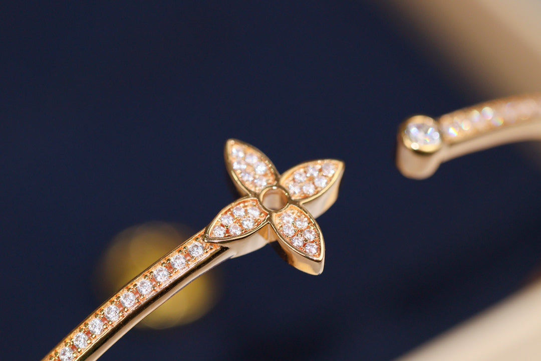 [⭐Clover Jewelry]IDYLLE PINK GOLD OPEN BRACELET DIAMOND PAVED
