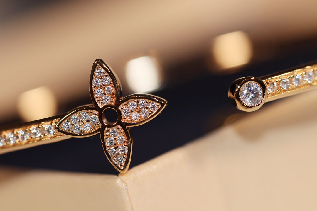 [⭐Clover Jewelry]IDYLLE GOLD OPEN BRACELET DIAMOND PAVED