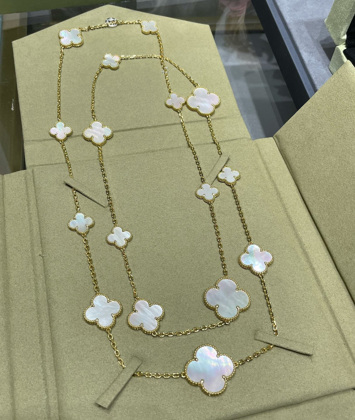 [⭐Clover Jewelry]CLOVER 16 MOTIF WHITE MOP GOLD NECKLACE