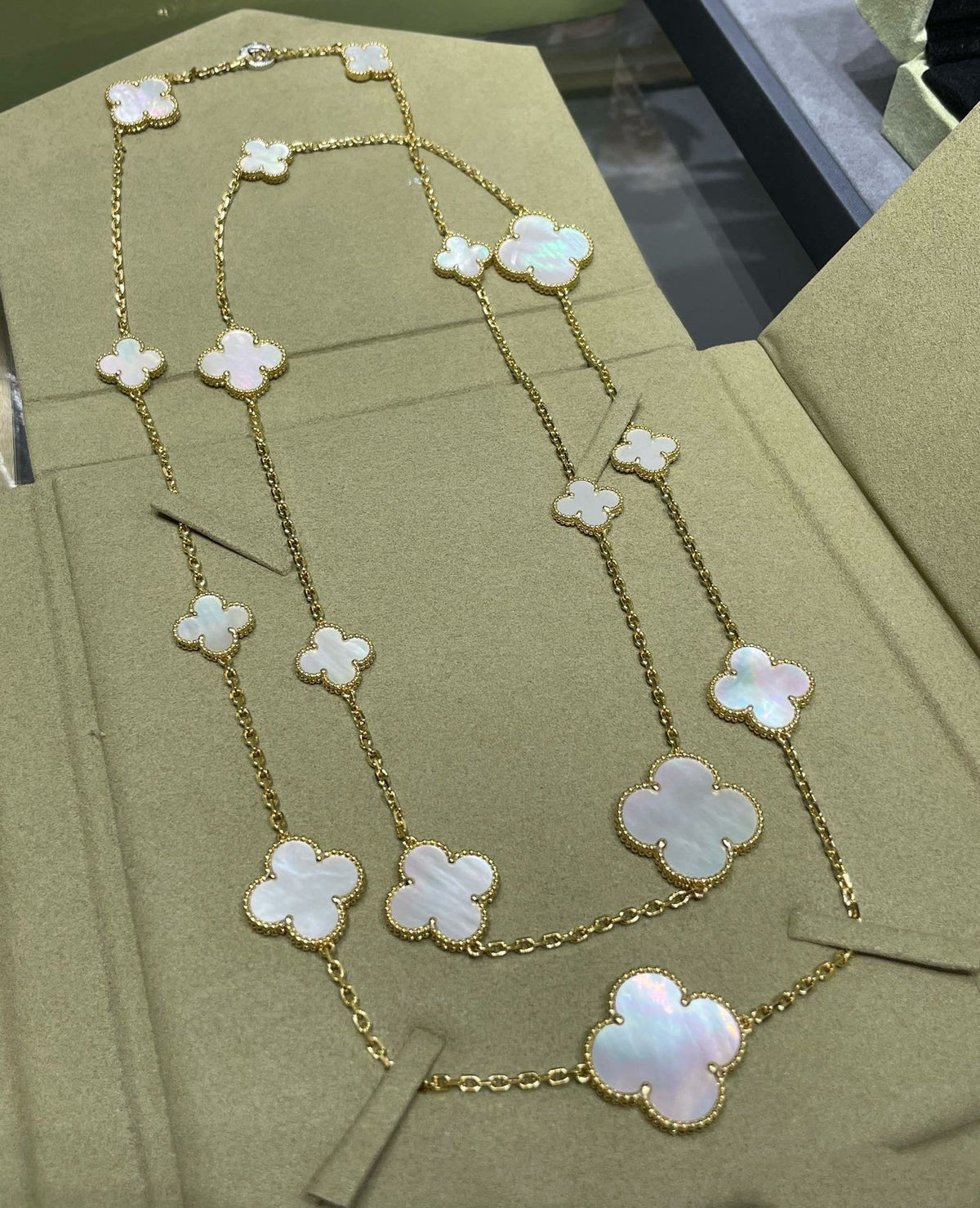 [⭐Clover Jewelry]CLOVER 16 MOTIF WHITE MOP GOLD NECKLACE