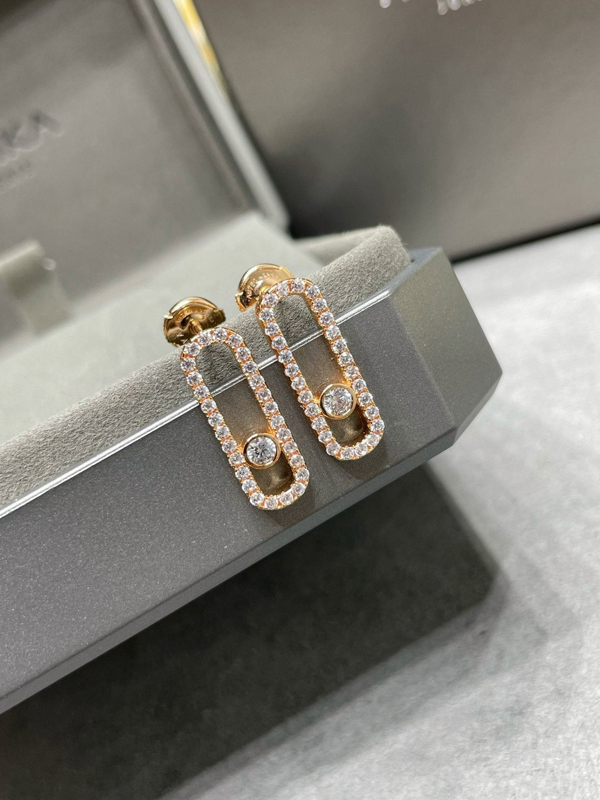 [⭐Clover Jewelry]MOVE UNO STUD DIAMOND PAVED EARRINGS