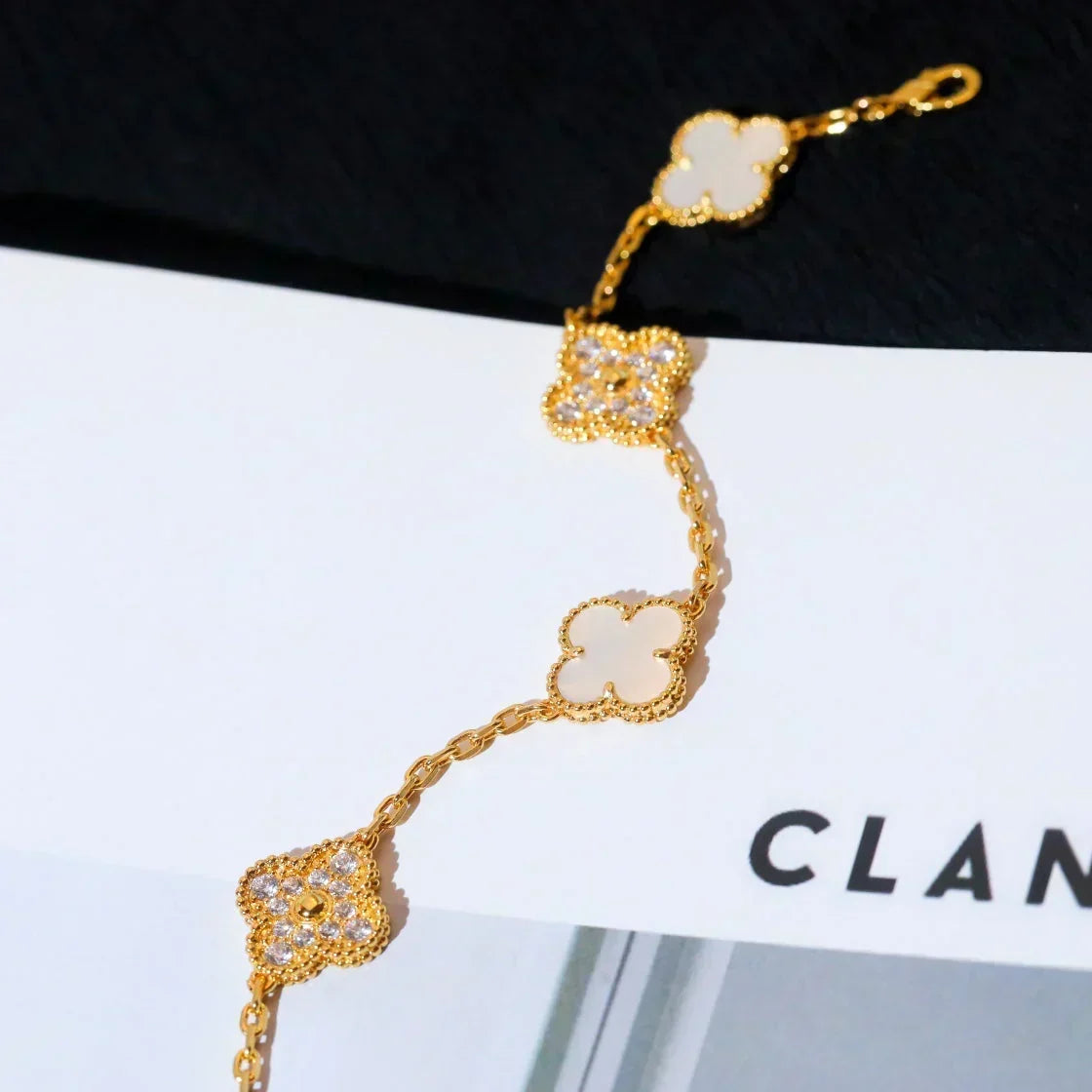 [⭐Clover Jewelry]CLOVER WHITE PEARL MOP 5 MOTIF BRACELET COLLECTION