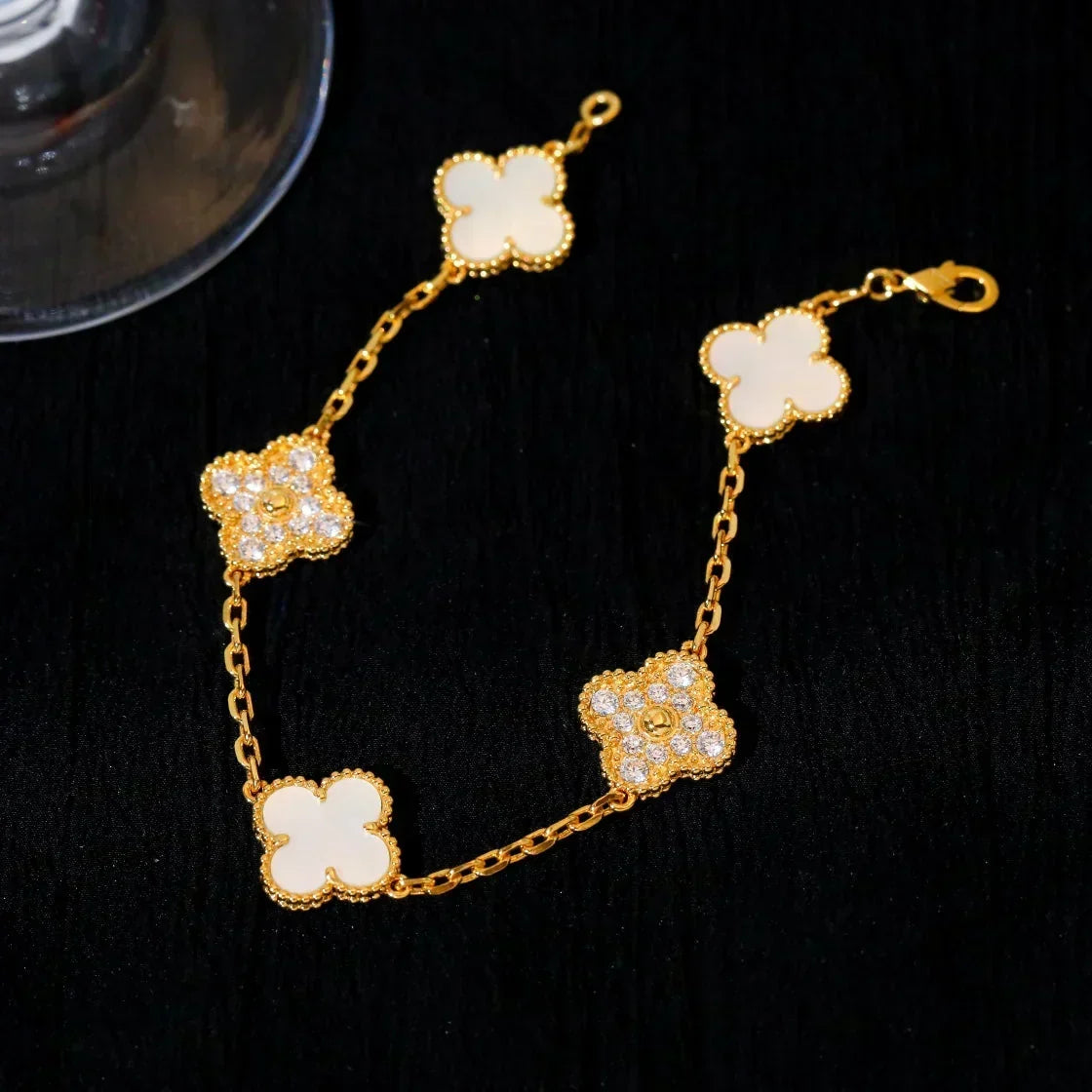 [⭐Clover Jewelry]CLOVER WHITE PEARL MOP 5 MOTIF BRACELET COLLECTION