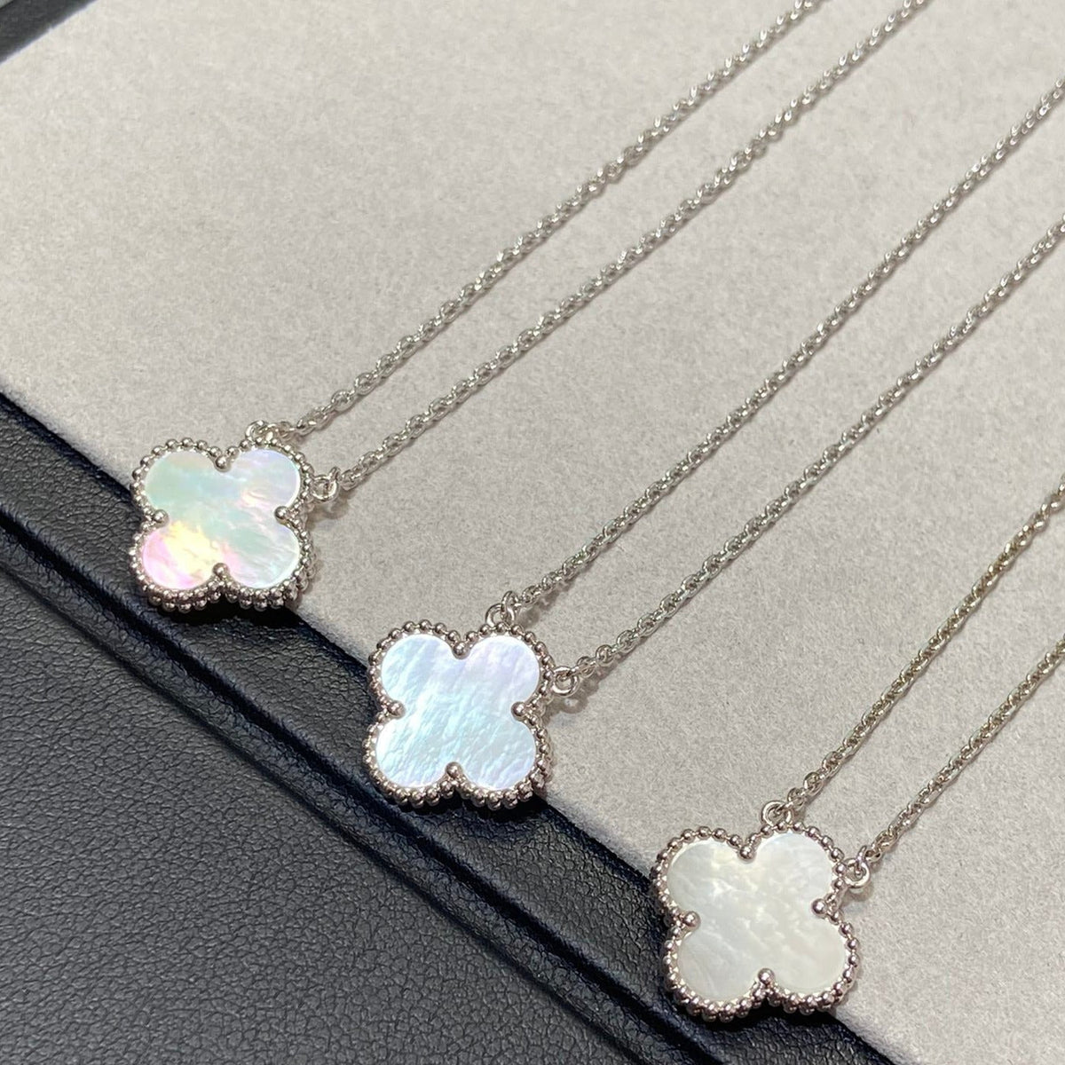 [⭐Clover Jewelry]CLOVER MEDIUM SILVER WHITE MOP NECKLACE