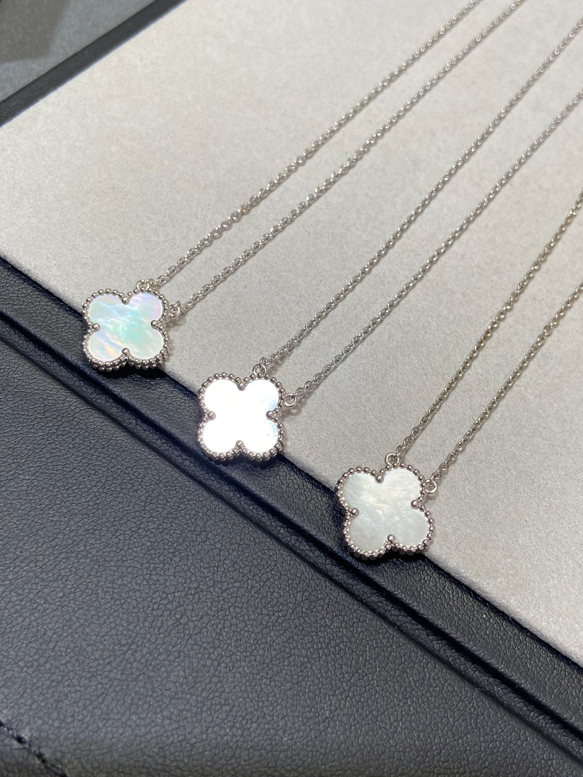 [⭐Clover Jewelry]CLOVER MEDIUM SILVER WHITE MOP NECKLACE