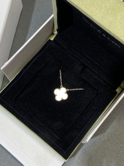 [⭐Clover Jewelry]CLOVER MEDIUM SILVER WHITE MOP NECKLACE