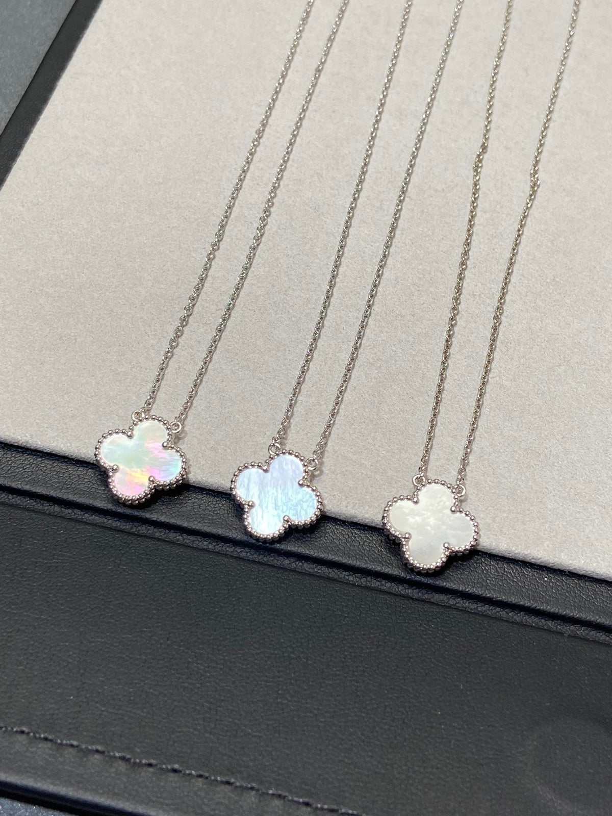[⭐Clover Jewelry]CLOVER MEDIUM SILVER WHITE MOP NECKLACE