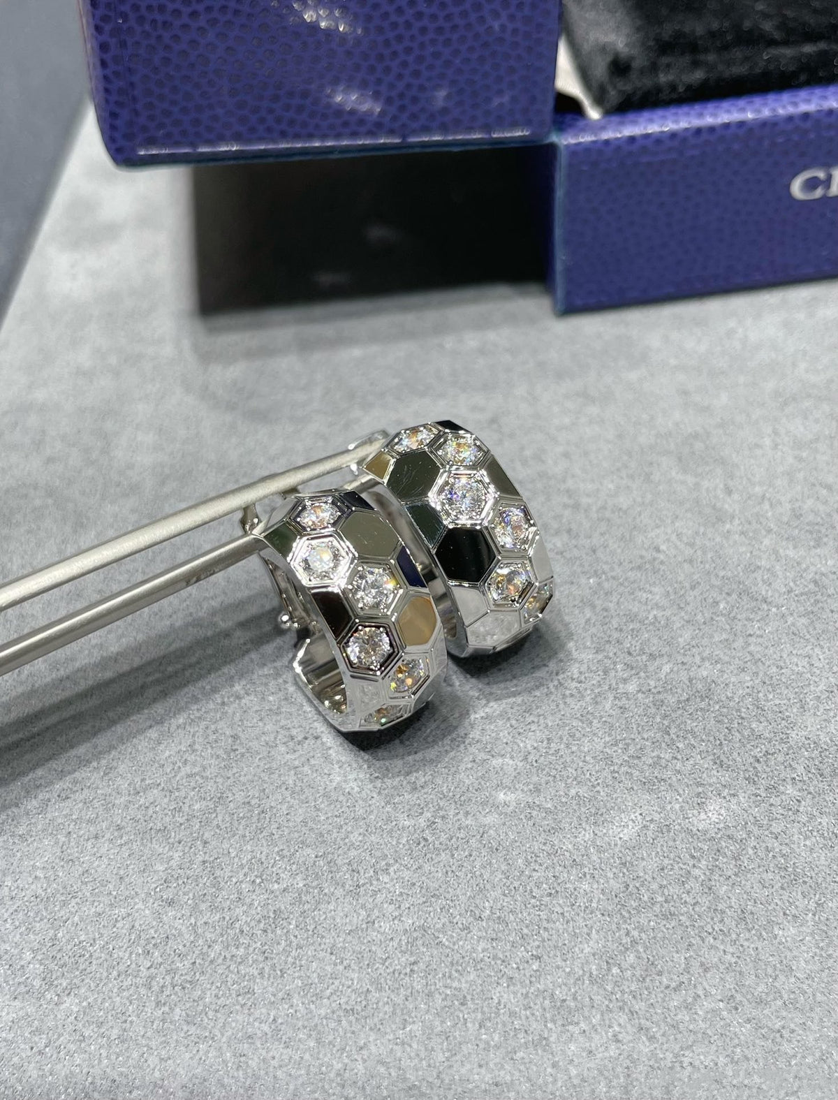 [⭐Clover Jewelry]BEE LOVE DIAMOND HOOP EARRINGS