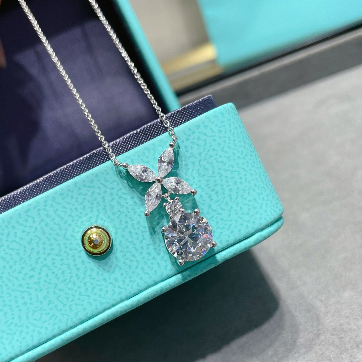 [Clover Jewelry]VICTORIA PENDANT SILVER DIAMOND NECKLACE