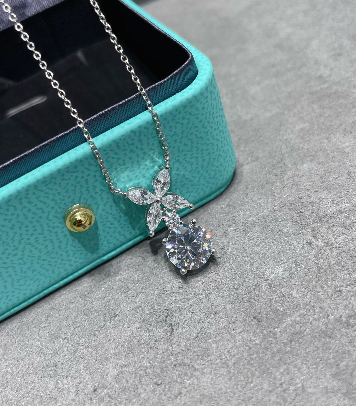 [Clover Jewelry]VICTORIA PENDANT SILVER DIAMOND NECKLACE