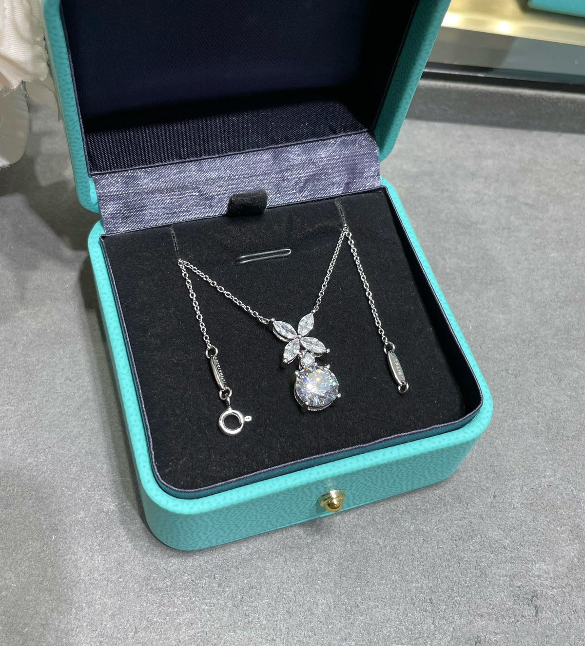 [Clover Jewelry]VICTORIA PENDANT SILVER DIAMOND NECKLACE