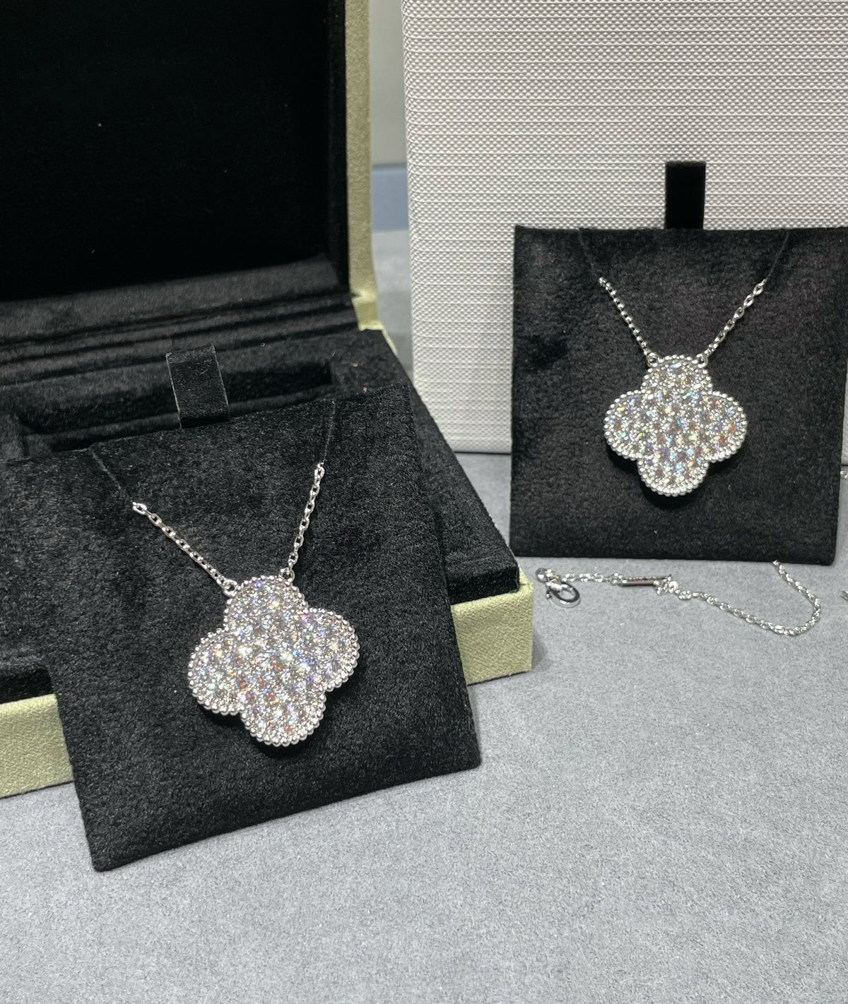 [⭐Clover Jewelry]CLOVER 25MM LARGE PENDANT DIAMOND PAVED SILVER NECKLACE