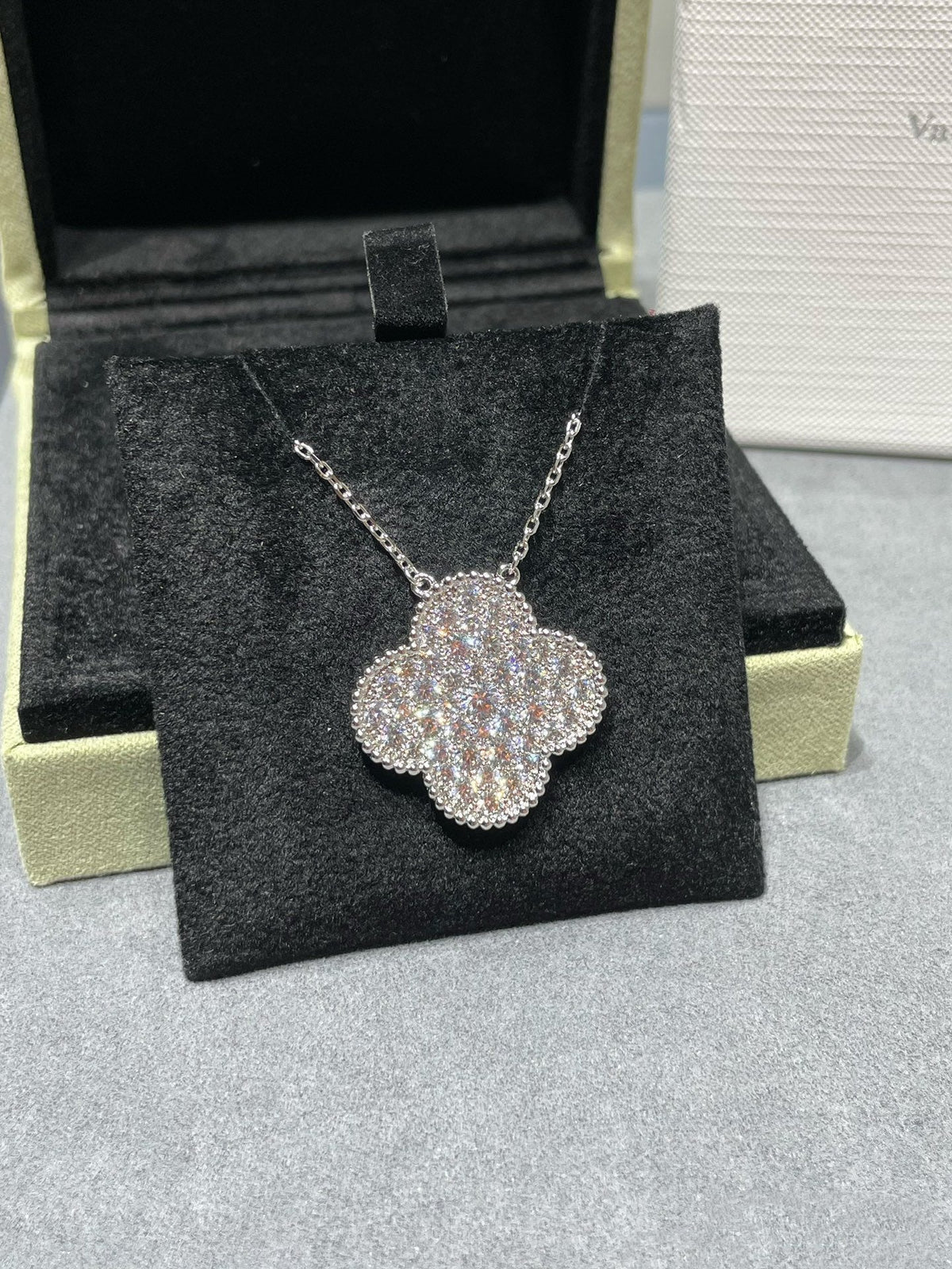 [⭐Clover Jewelry]CLOVER 25MM LARGE PENDANT DIAMOND PAVED SILVER NECKLACE