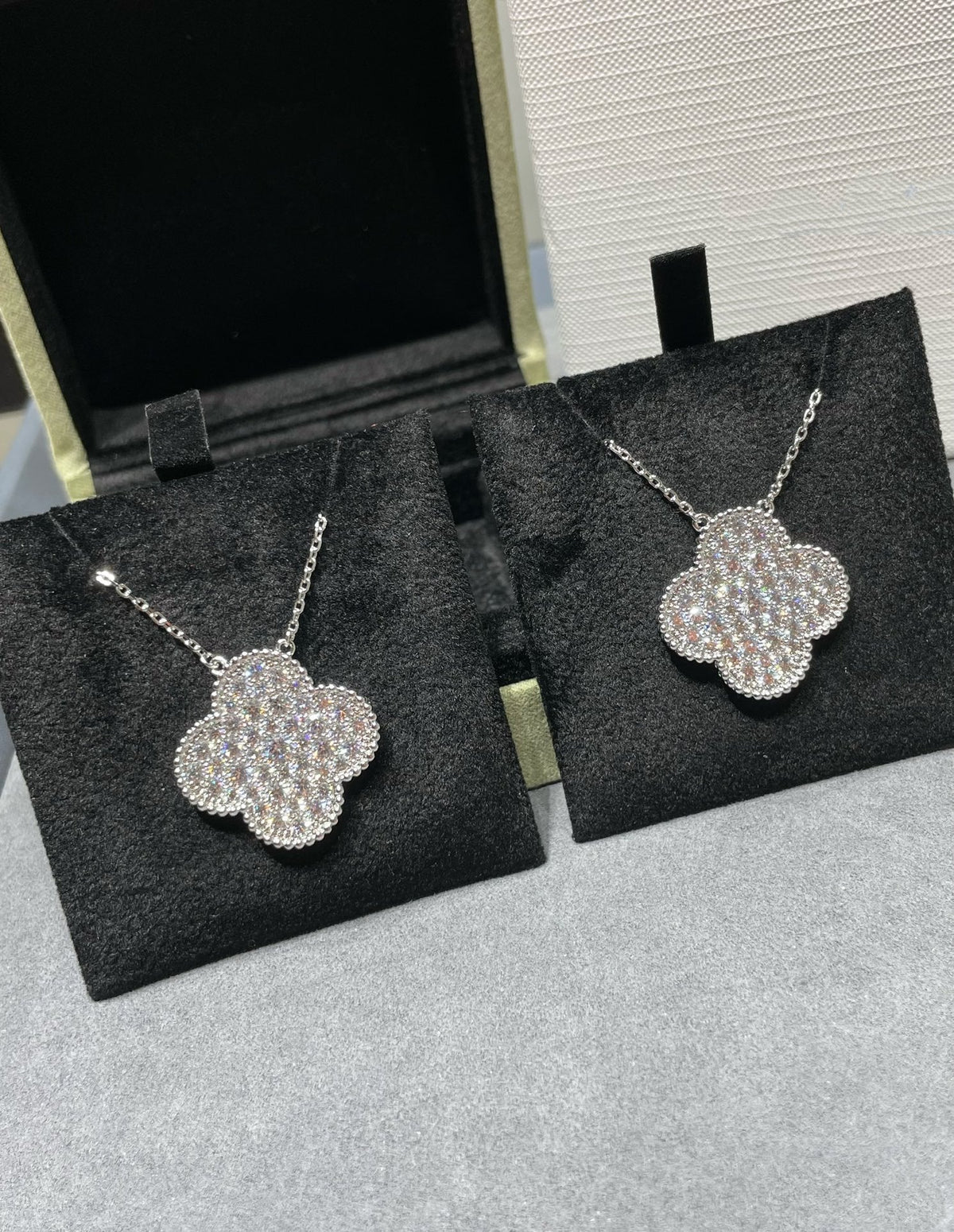 [⭐Clover Jewelry]CLOVER 25MM LARGE PENDANT DIAMOND PAVED SILVER NECKLACE