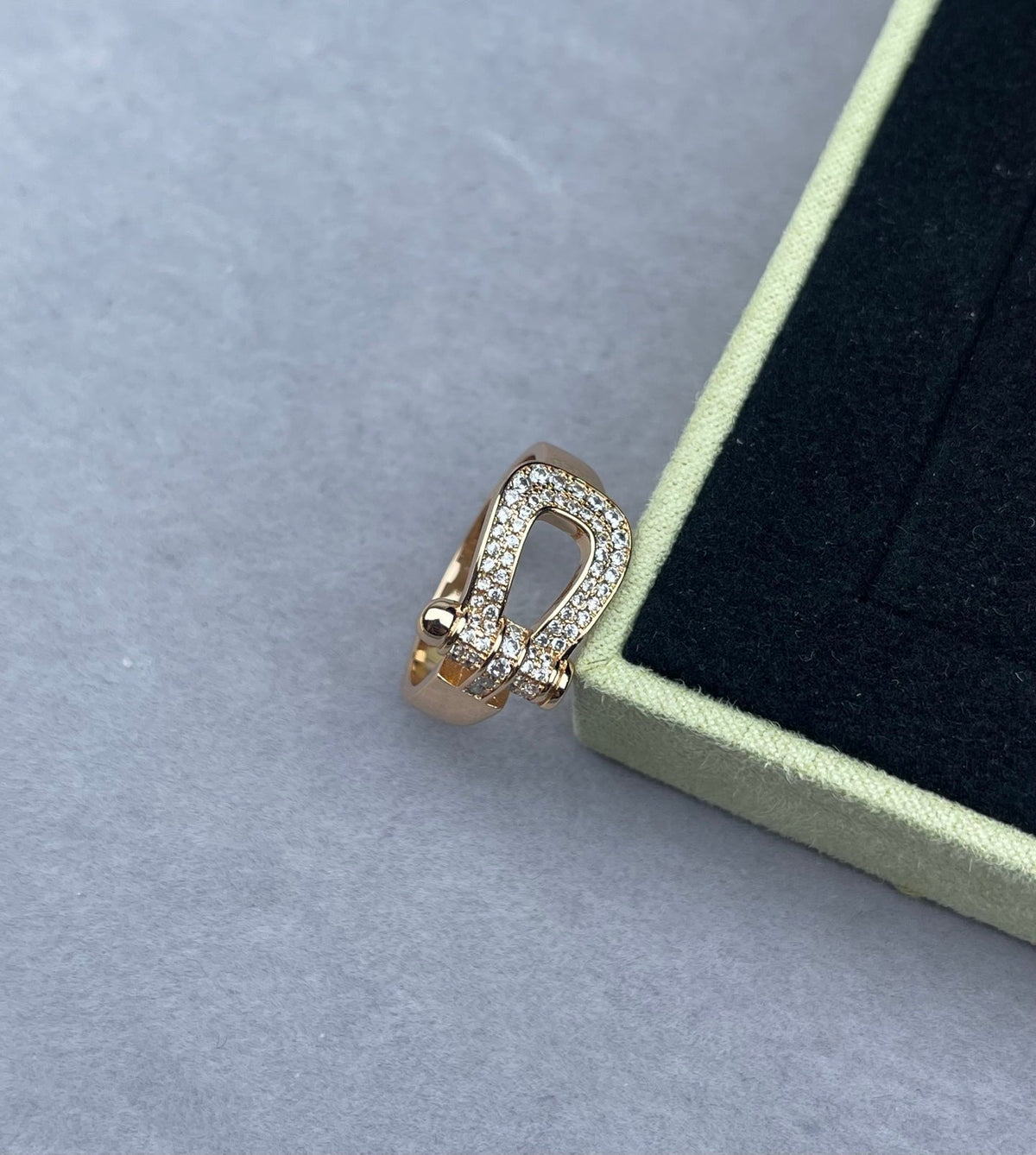 [⭐Clover Jewelry]Wide Hoof-Shaped Diamond-Studded Ring
