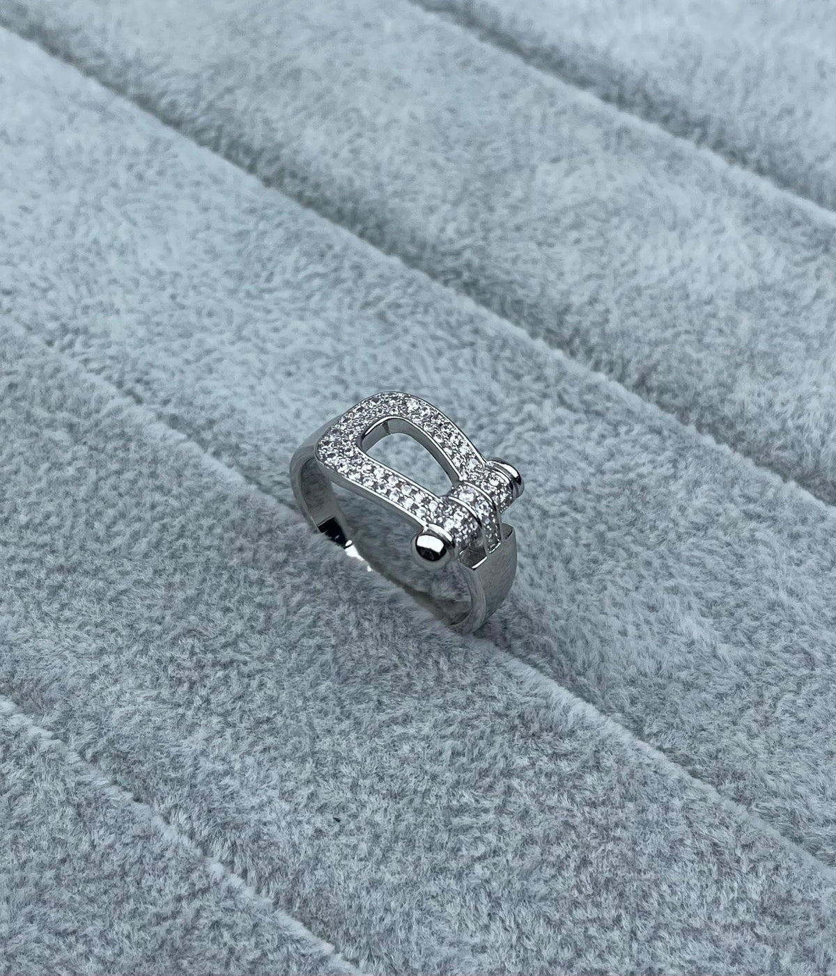 [⭐Clover Jewelry]Wide Hoof-Shaped Diamond-Studded Ring