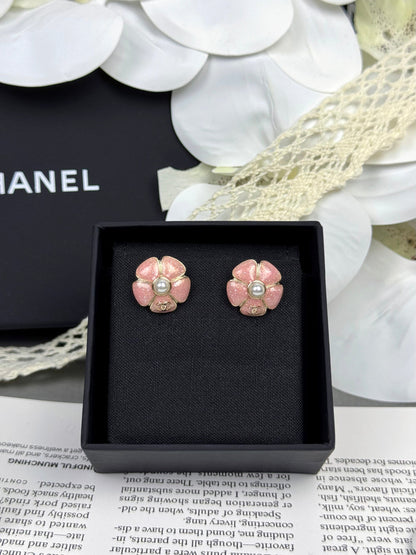 [⭐Clover Jewelry]26C Pink Camellia Pearl Enamel Stud Earrings
