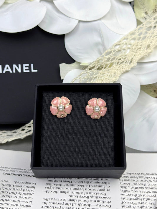 [⭐Clover Jewelry]26C Pink Camellia Pearl Enamel Stud Earrings