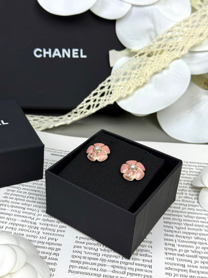 [⭐Clover Jewelry]26C Pink Camellia Pearl Enamel Stud Earrings