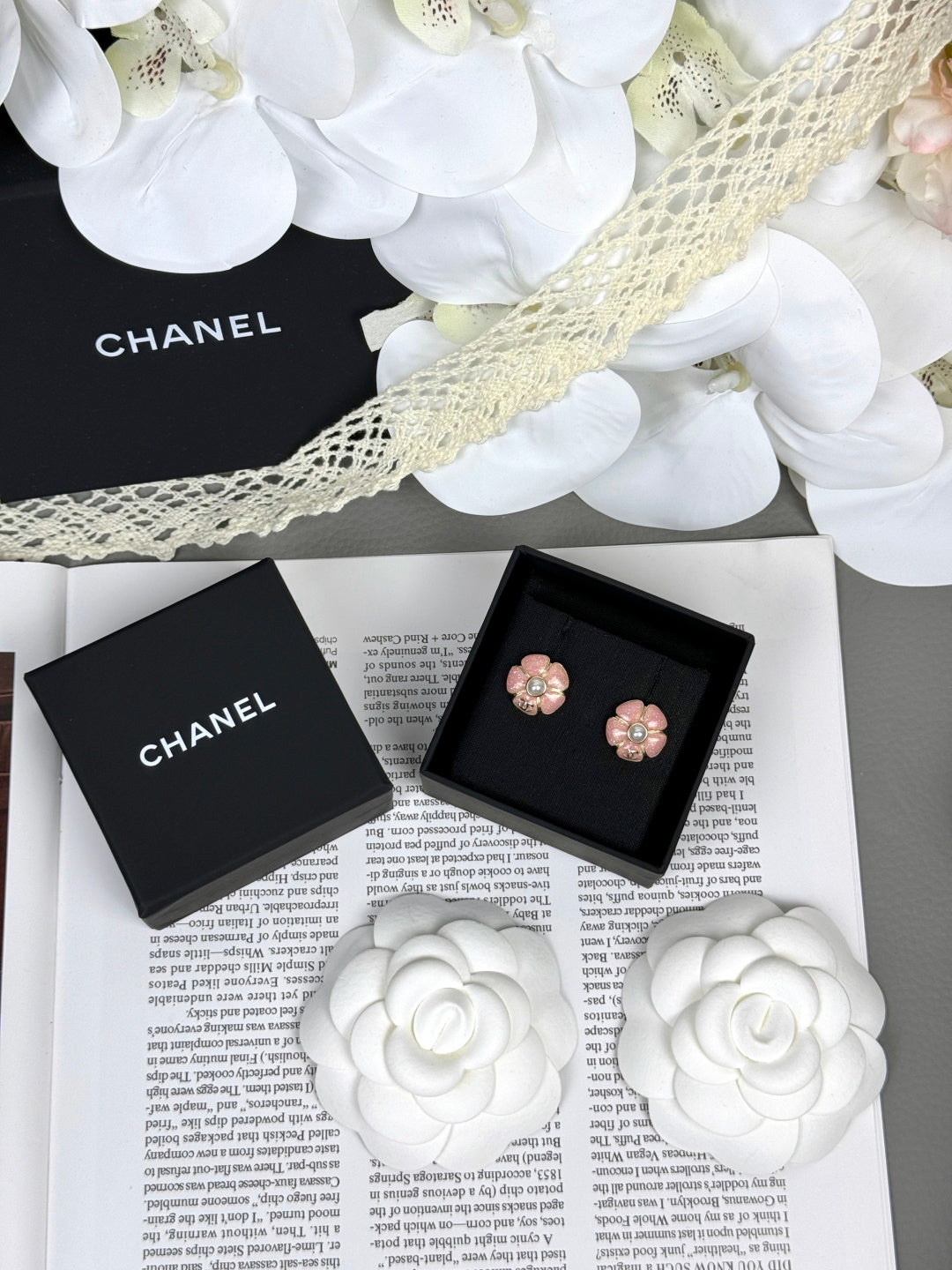 [⭐Clover Jewelry]26C Pink Camellia Pearl Enamel Stud Earrings