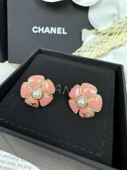 [⭐Clover Jewelry]26C Pink Camellia Pearl Enamel Stud Earrings