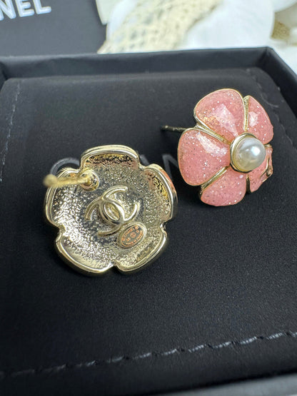 [⭐Clover Jewelry]26C Pink Camellia Pearl Enamel Stud Earrings