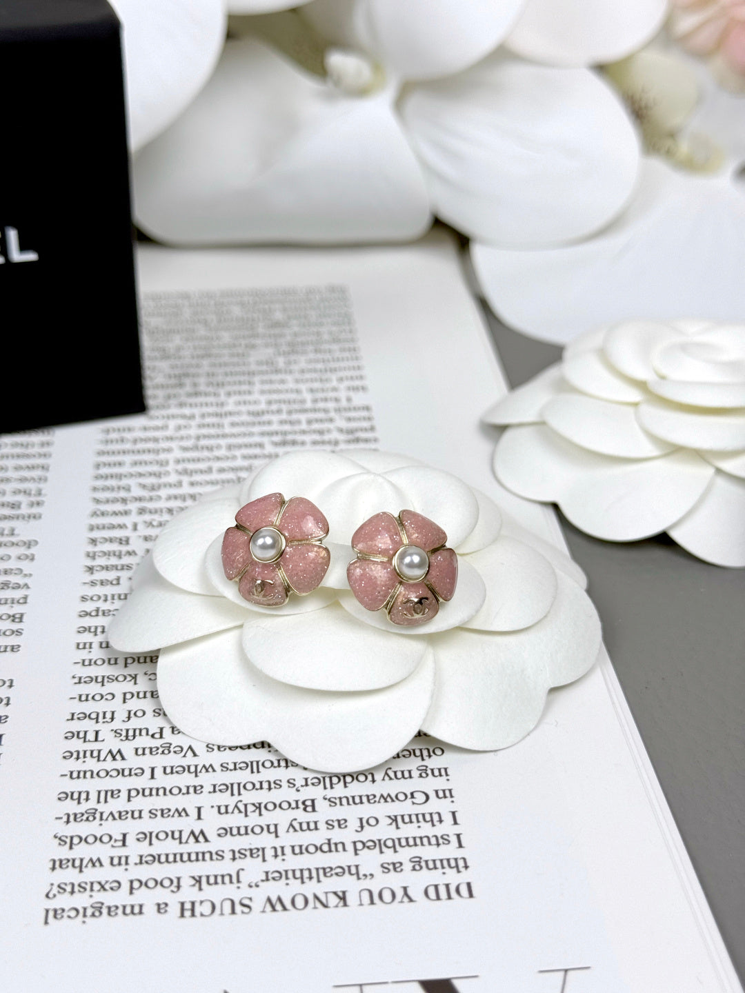 [⭐Clover Jewelry]26C Pink Camellia Pearl Enamel Stud Earrings