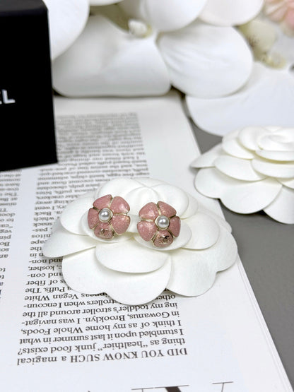 [⭐Clover Jewelry]26C Pink Camellia Pearl Enamel Stud Earrings