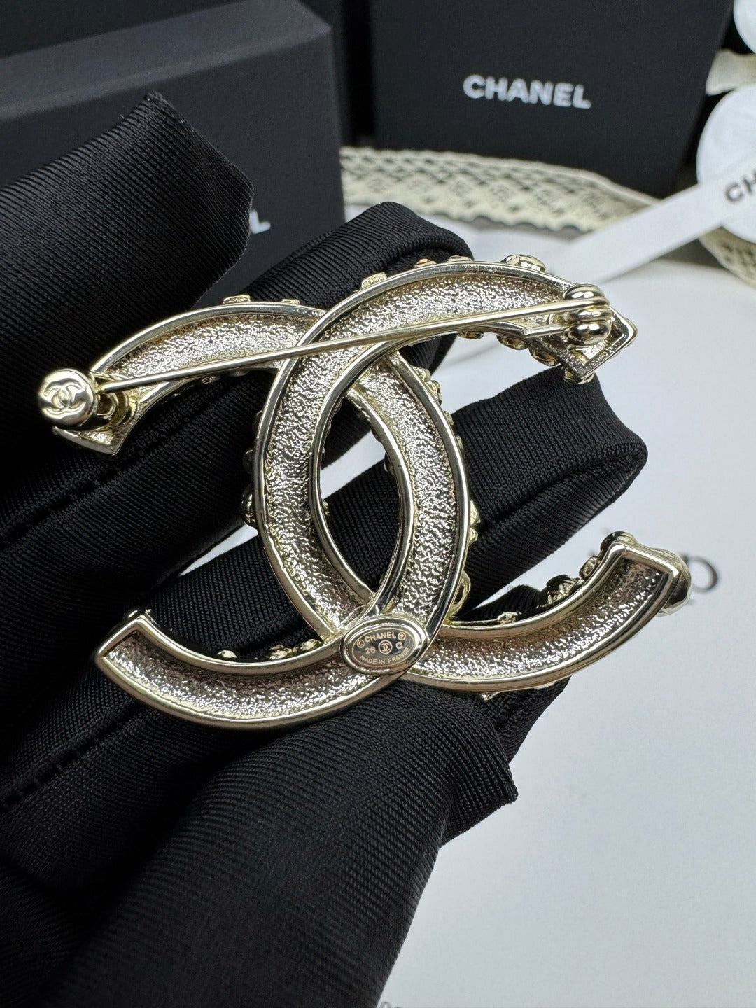 [⭐Clover Jewelry]26C Pink-White Enamel Ice Cream Cone Double C Brooch