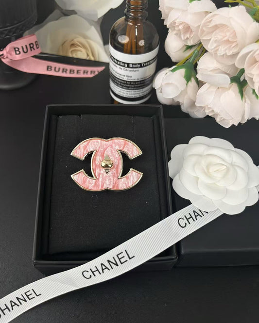 [⭐Clover Jewelry]Pink Resin Classic Brooch 5cm