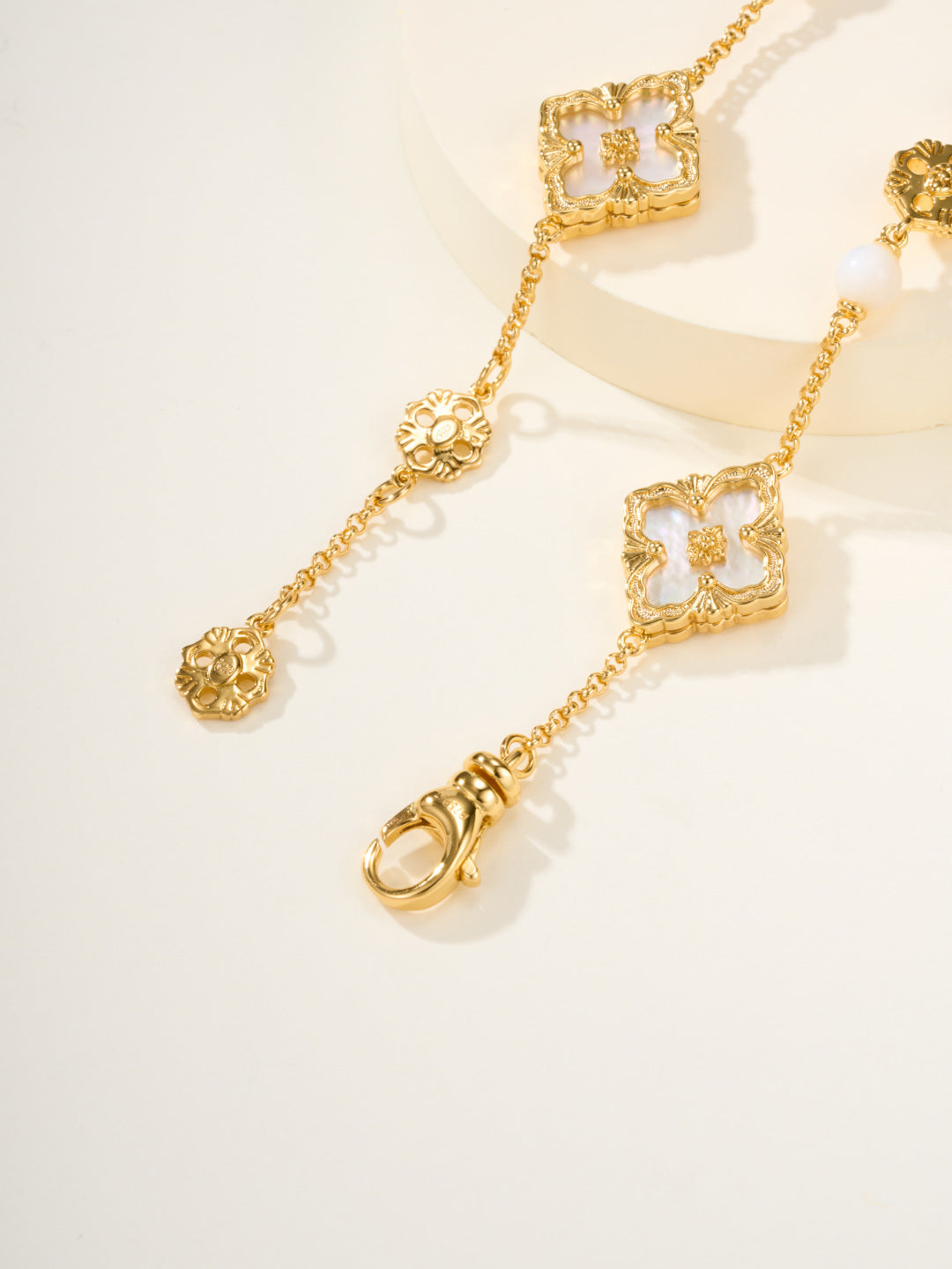 [⭐Clover Jewelry]B.C.L ENAMELED Three-Flower Bracelet（Trumpet)