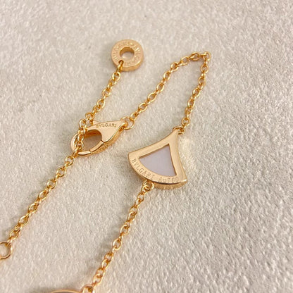 [⭐Clover Jewelry]NEW ARRIVAL: TEN-FLOWER DRESS AND GOLD NECKLACE