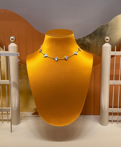 [⭐Clover Jewelry]NEW ARRIVAL: TEN-FLOWER DRESS AND GOLD NECKLACE
