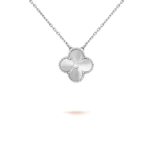 [⭐Clover Jewelry]CLOVER  15MM DIAMOND LASER NECKLACE SILVER