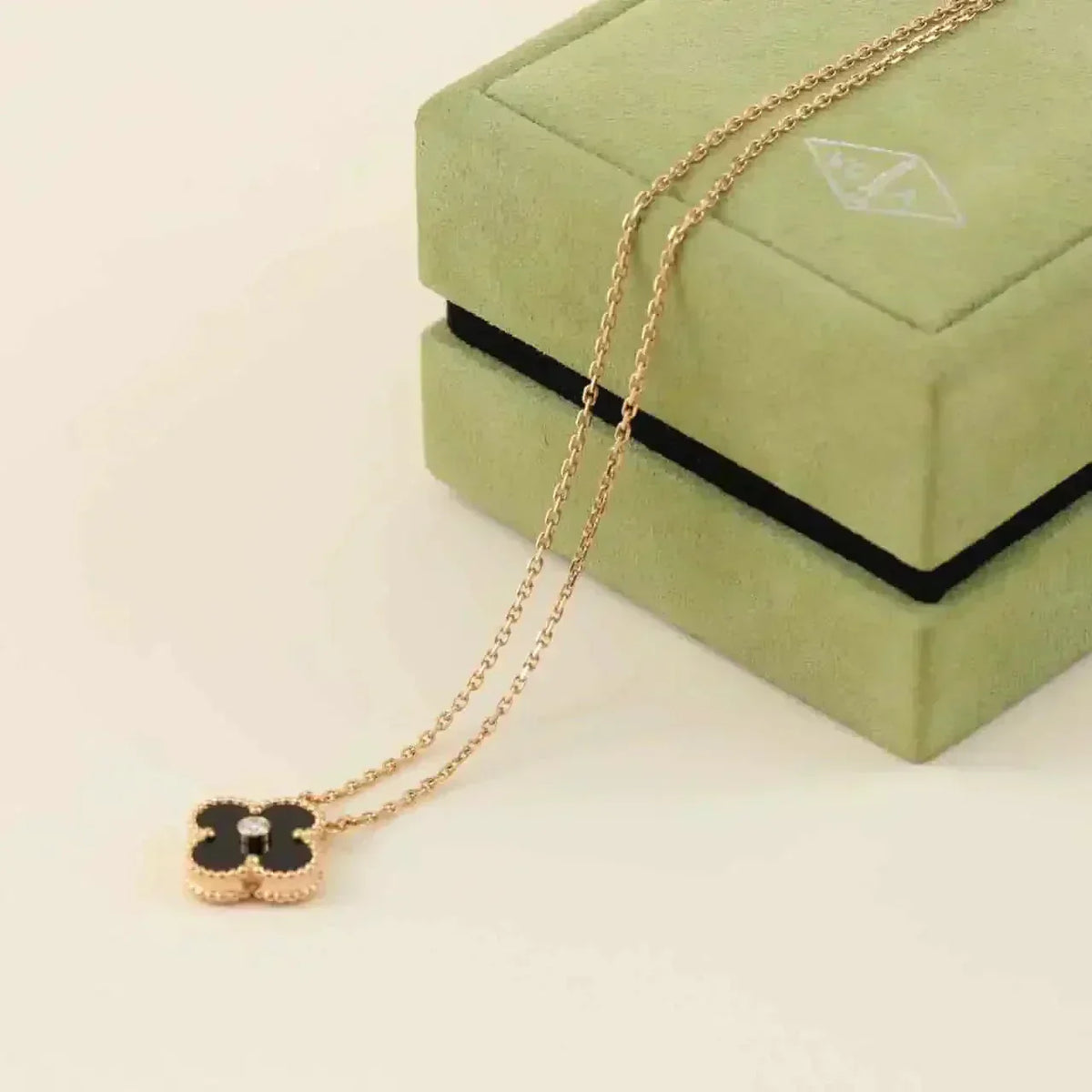 [⭐Clover Jewelry]CLOVER 15MM DIAMOND ONYX NECKLACE