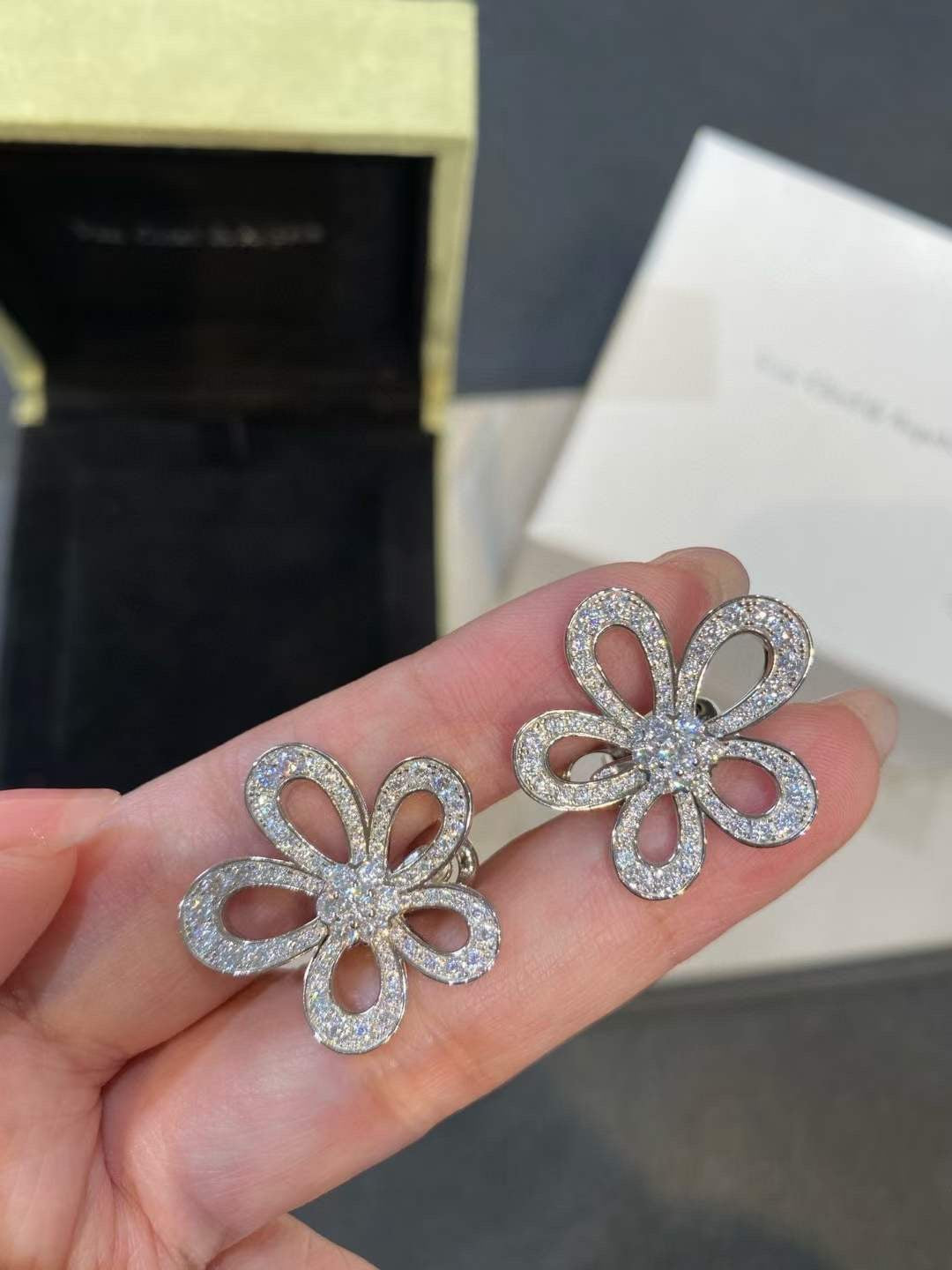 [⭐Clover Jewelry]FLOWERLACE EARRINGS FULL DIAMONDS