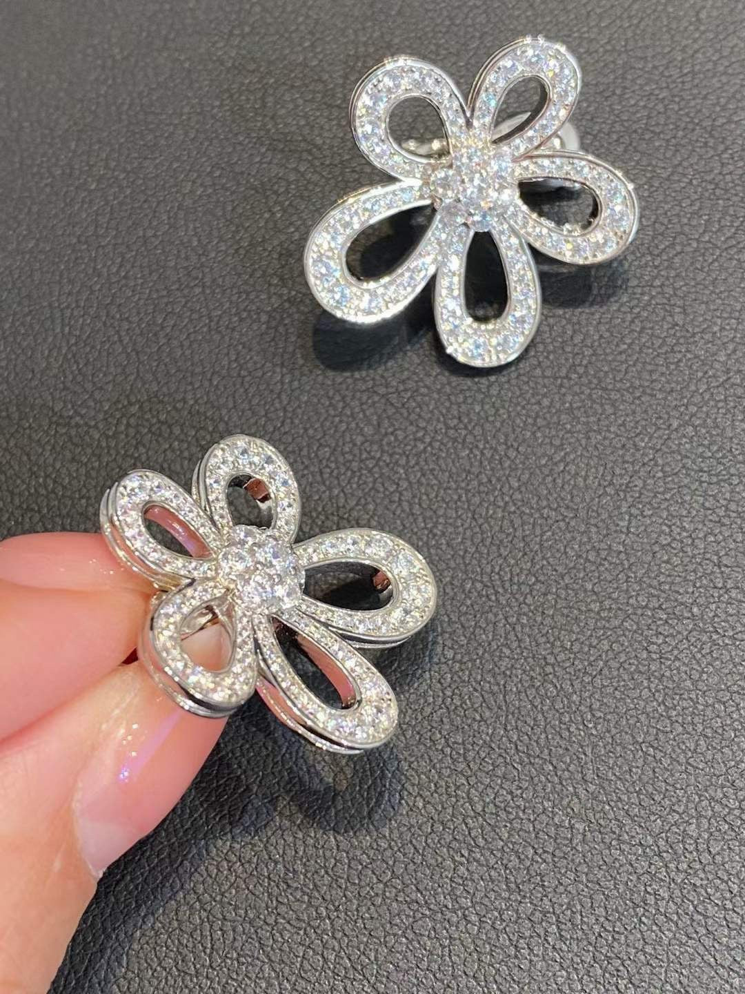 [⭐Clover Jewelry]FLOWERLACE EARRINGS FULL DIAMONDS