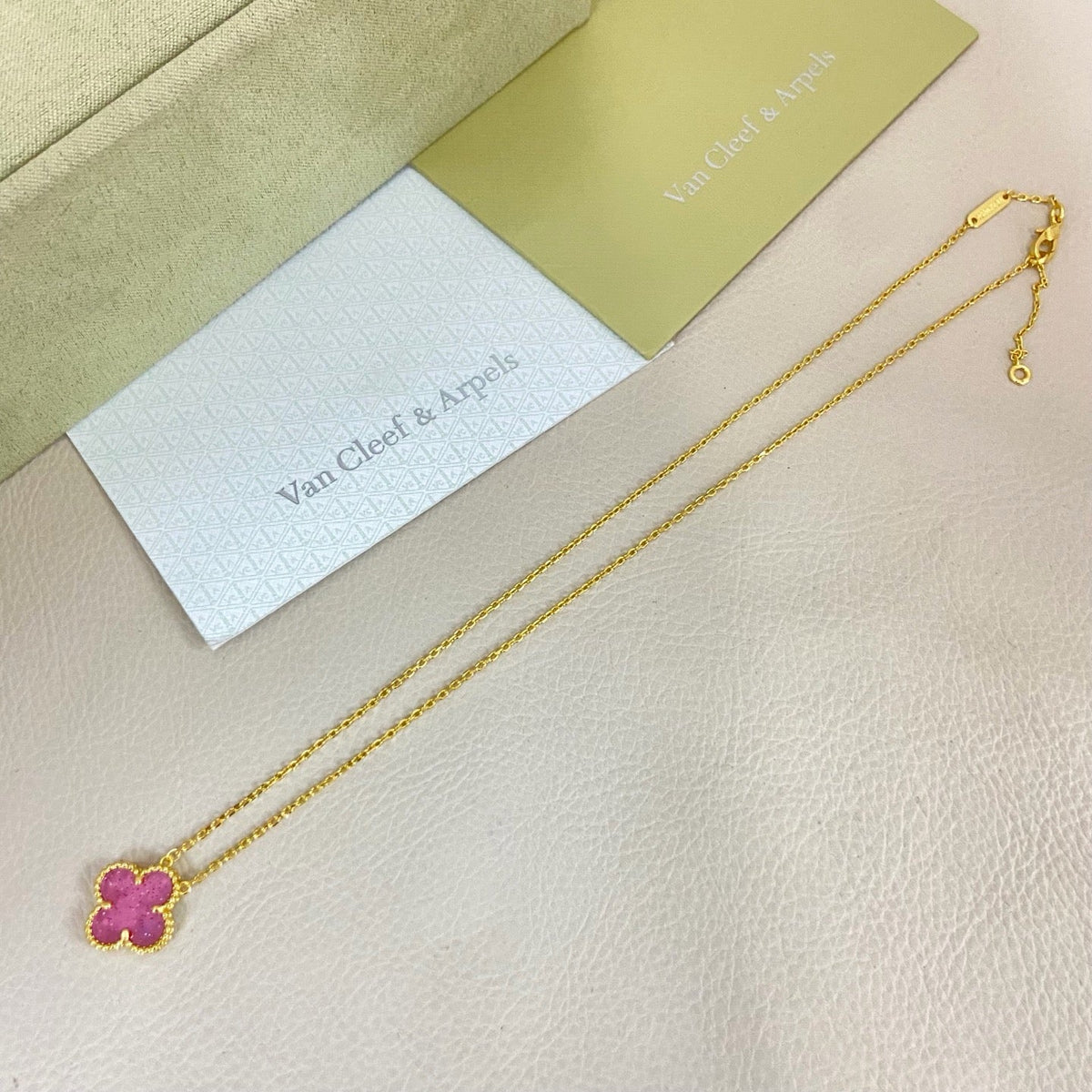 [⭐Clover Jewelry]15MM BUBBLE PINK ENAMEL SINGLE-FLOWER FOUR-LEAF CLOVER NECKLACE