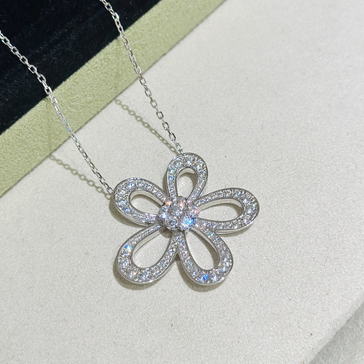 [⭐Clover Jewelry]FLOWERLACE NECKLACE FULL DIAMONDS