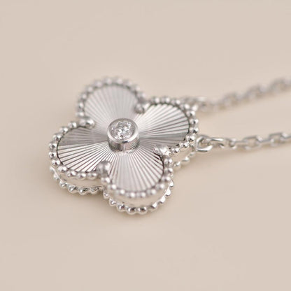 [⭐Clover Jewelry]CLOVER  15MM DIAMOND LASER NECKLACE SILVER